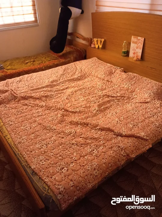 غرفه نوم تفصيل مستعمل مضروبه  زان بالإضافة إلى تخت مفرد مستعمل مع كرسي و شماعه خشب لاتيه18 اندونيسي