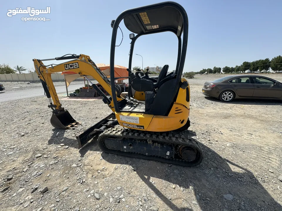 Small excavator GCB for rent