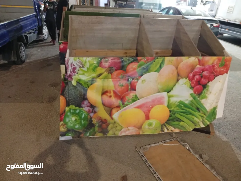 رفوف وطاولات خضرة بحاله ممتازه حديد تفصيل