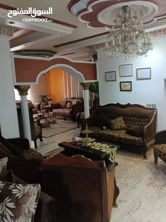 شقة للبيع في منطقة الدوار السابع وبسعر مغري جدًا وقريبه علي جميع الخدمات
