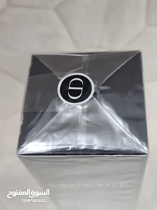 للبيع عطر سوڤاج SAUVAGE الأصلي شرط 200ml من أقوى العطور الرجاليه