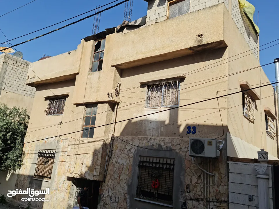 شقه للبيع  في منطقة عوجان /حي الظاهرية بمساحة 165 يحتاج بعض الترميمات