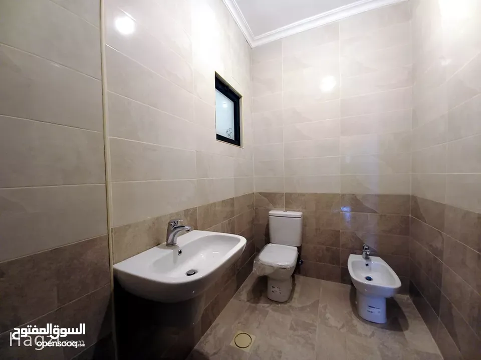 شقة غير مفروشة للايجار في عبدون  ( Property 33474 ) سنوي فقط