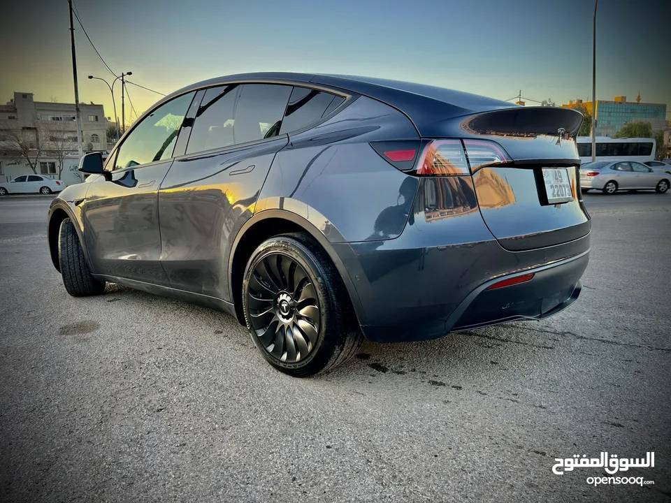 TESLA MODEL Y 2022 LONG RANGE بسعر مميز