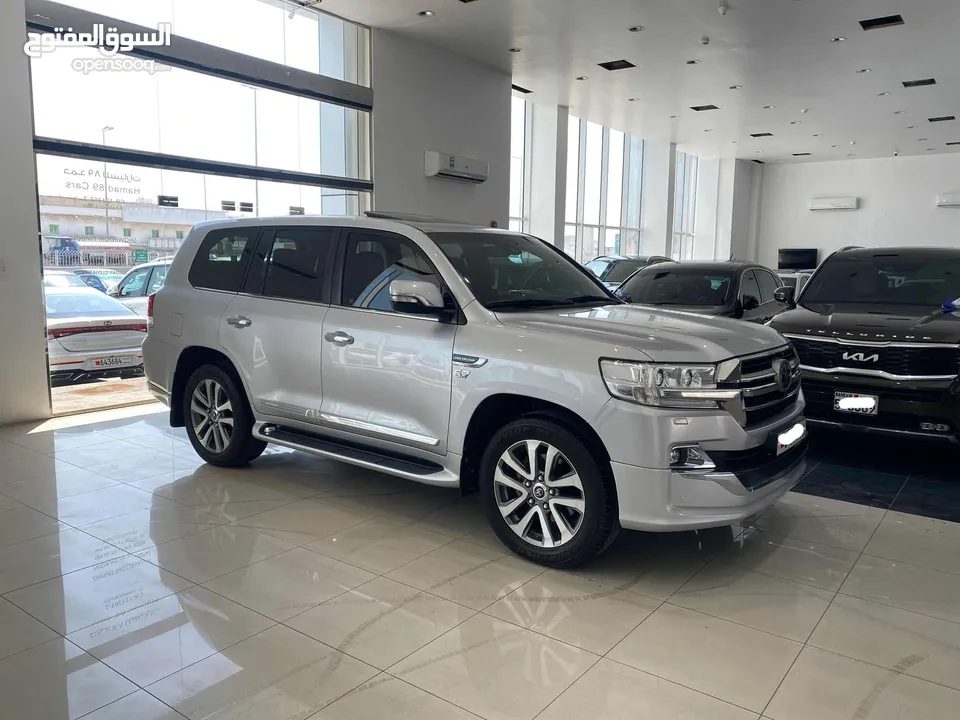 Toyota Land Cruiser VX-R 2020 (Silver)