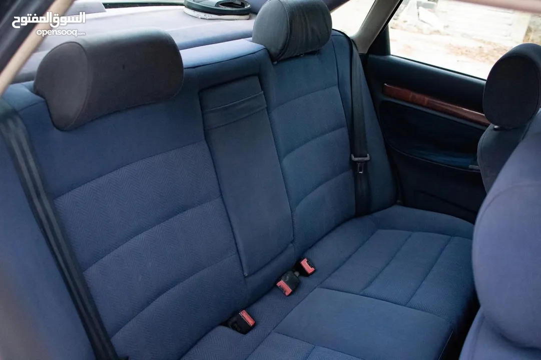 اودي A4   فتحة سقف  جنط مغنسيوم  مسجل شاشة