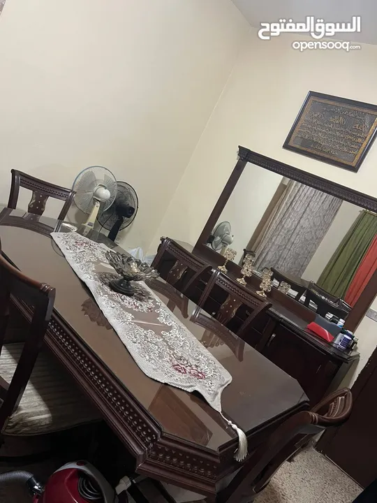 مستعمل بحاله الوكاله طاوله طعام فخمه حاله الوكاله ومكتب و غرفة جلوس