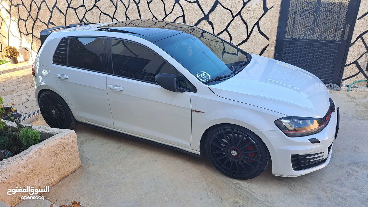 لحق اااذا بتلحق بسبب السفر جولف gti mk7 2015  بسسس على 79 الف ككاااش فقط