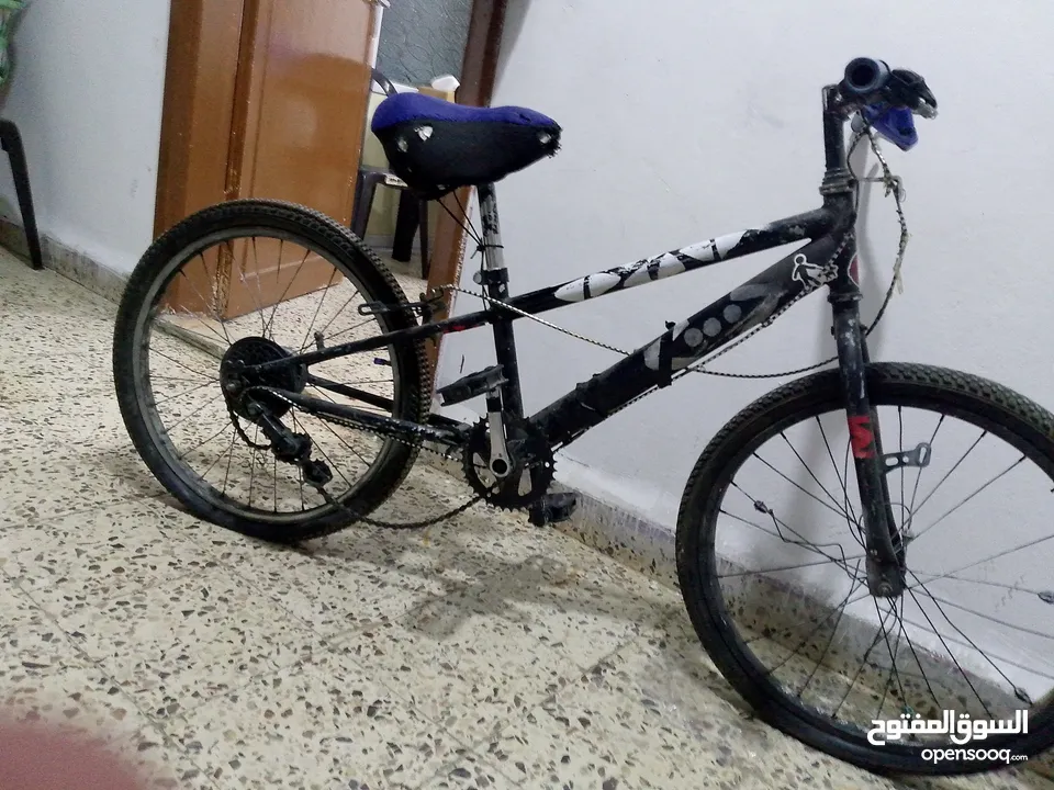 بسكليت جنط 22 جنزير فرك البسكليت بسم الله ماشاء الله بحالة جيدة جدا الموقع حي نزال قرب مسجد زينب