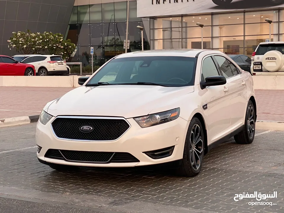 Ford Taurus Show 2015 white