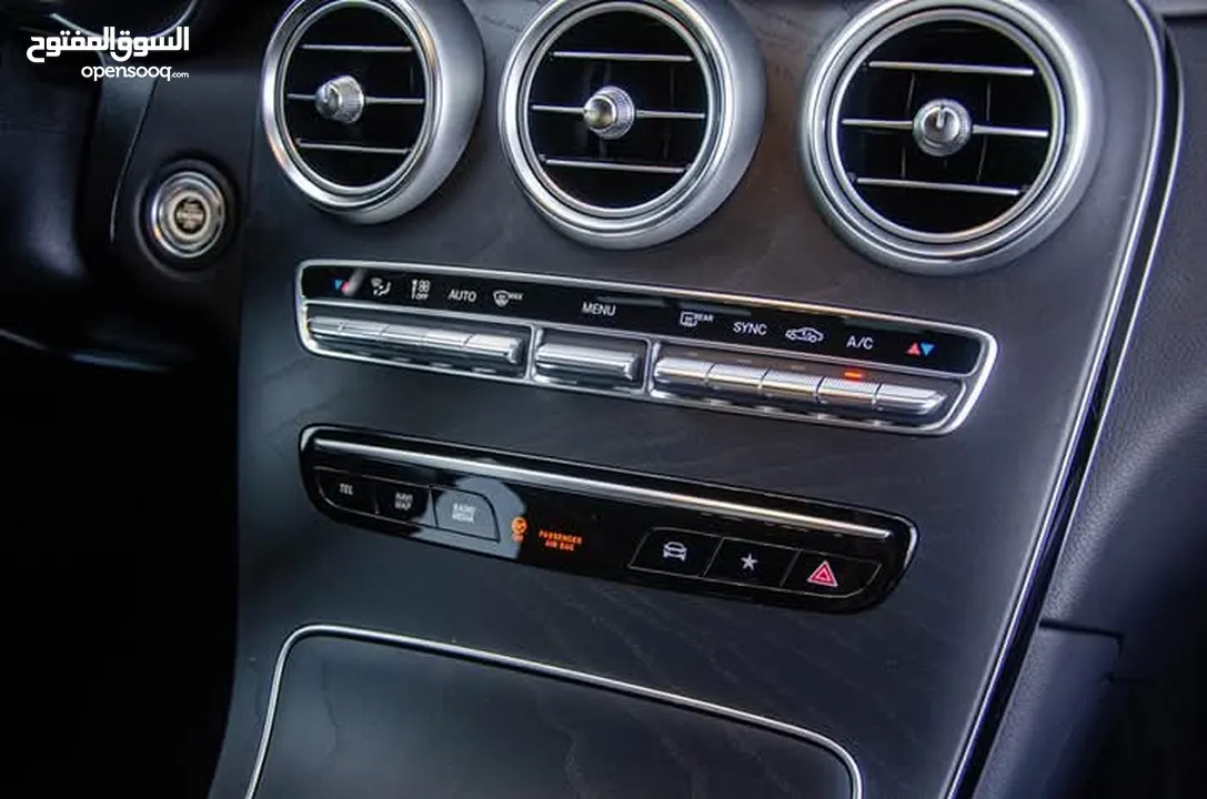 Mercedes Glc200 hybrid 2023 Coupe Mild hybrid Night Package   السيارة بحالة ممتازة جدا