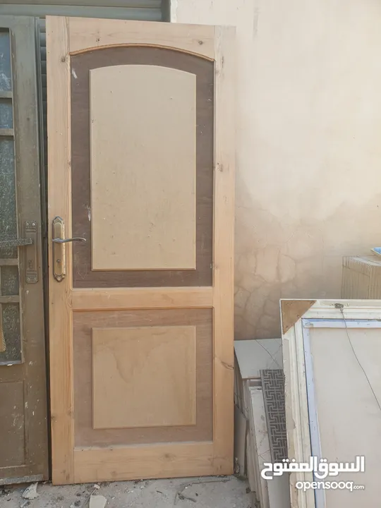 باب حديد تفصيل ثقيل جدا بحال الوكالة. قياس 200ب 1600  باب حديد مع قزاز مسلك قياس 200ب 100 باب خشب