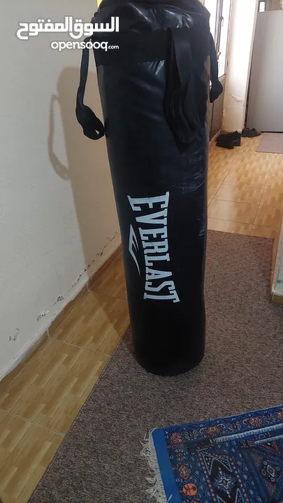كيس ملاكمة طوله تقريبا 140cm