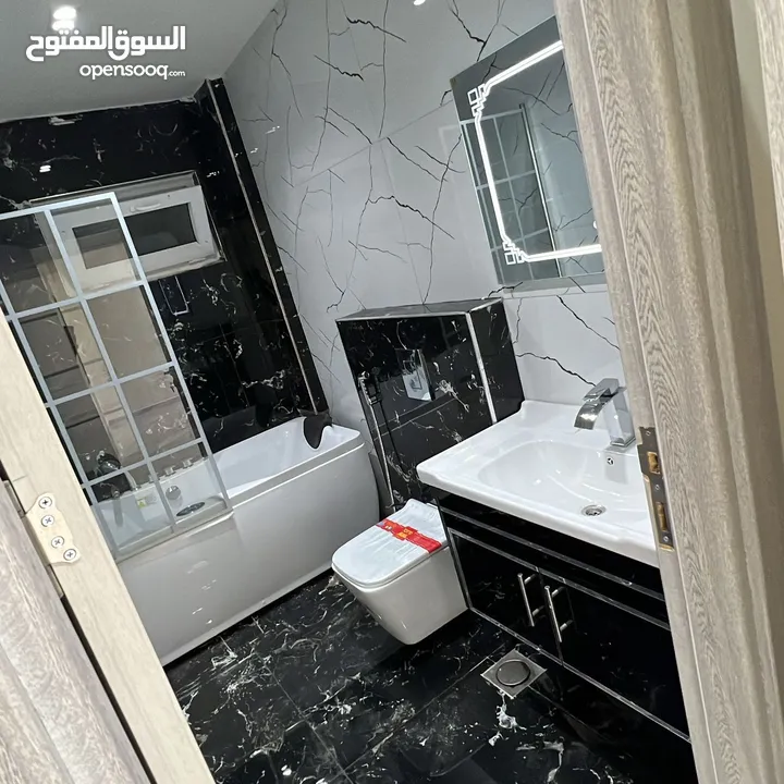 بيت شبه فيلا متلاصقه للبيع