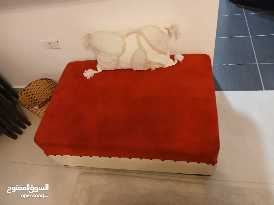 كورنر للبيع بحالة ممتازة تصميم مريح