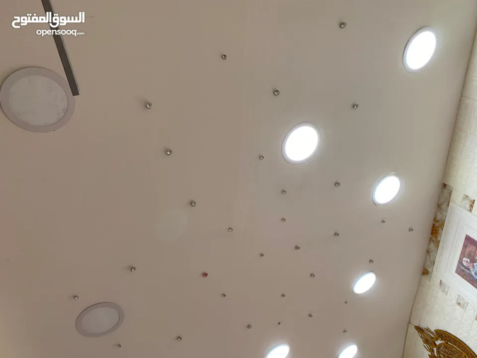 محل تجاري للإيجار في مدينة نابلس في عمارة قناديلو الطابق الأول مقابل دخلة طولكرم و فوق شاورما ساحيتا