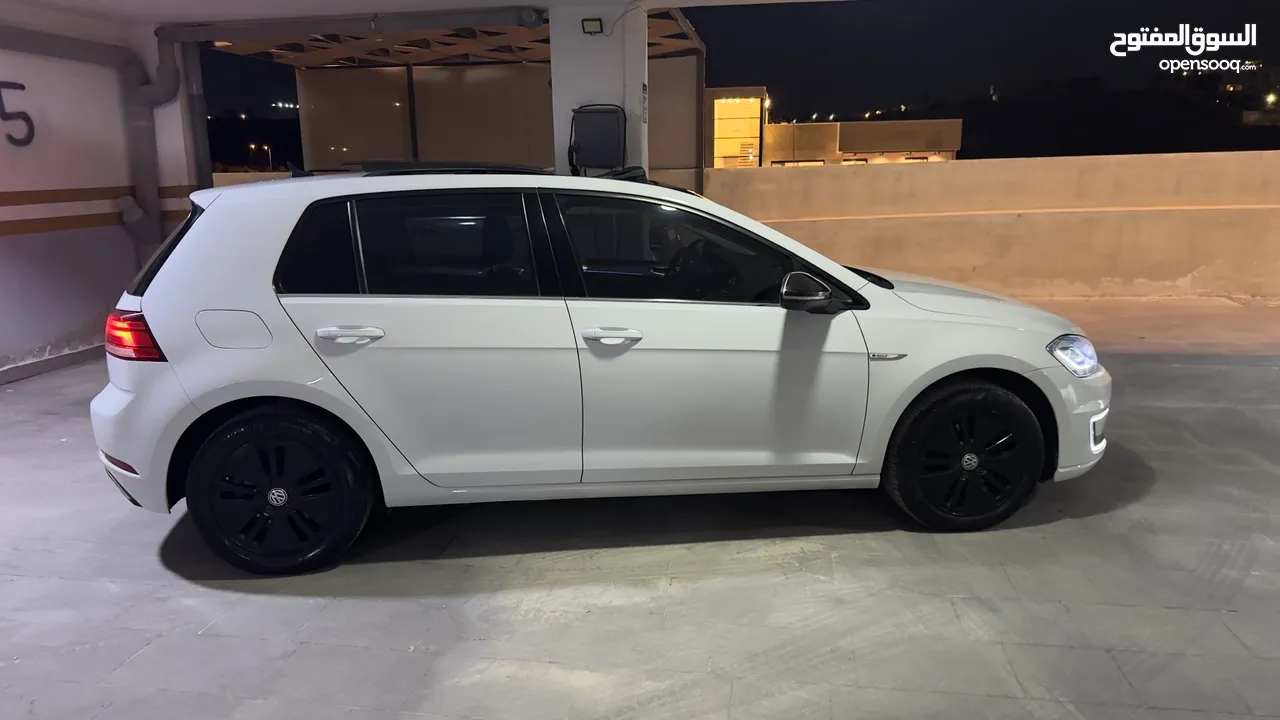 E GOLF 2019 50k km  اي جولف 2019 ممشى 50 الف كيلو فقط  السياره بحاله ممتازه و لا تحتاج شيئ