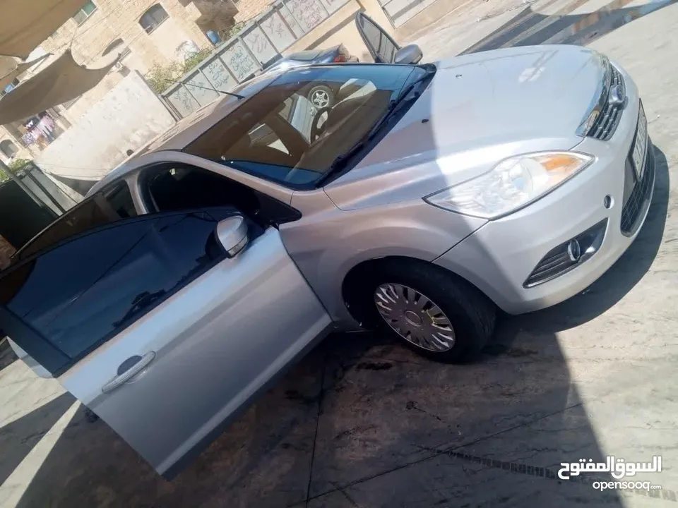 فورد فوكس للبيع موديل 2011 ماتور 1600 بسعر الكاس5200 قابل للتفاوض