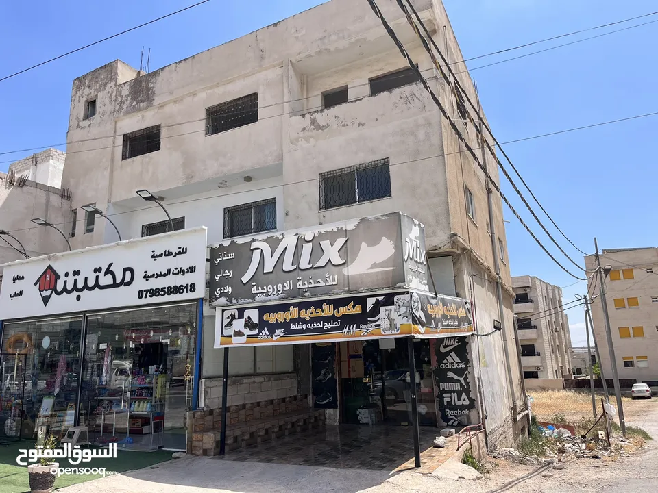 عقار للبيع على ثلث شوار ،تجاري ،اربع مخازن عالشارع الرئيسي  وطابقين سكن او مكاتب ،مساحة البناء 250م