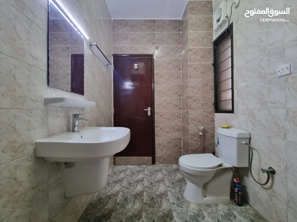 2 BR Apartment in Khuwair – Service Road