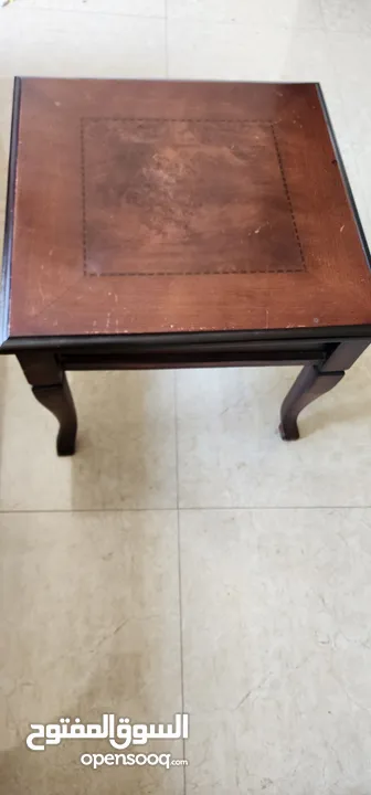 كنب(ثلاثية +2ثنائية) قابلة للفتح لغايات التخزين وطاولة و2 طربيزة   في مرج الحمام