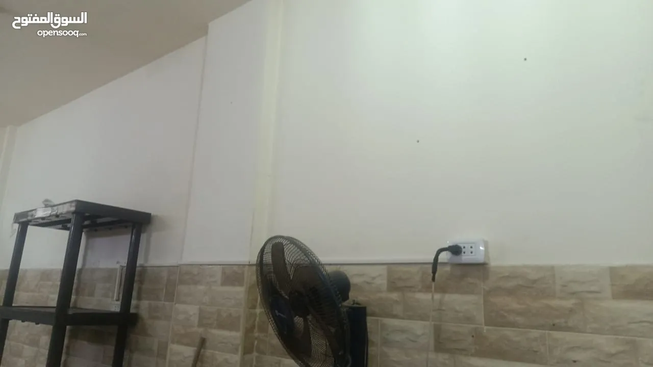 محل تجاري للايجار في جبل طارق بجانب بقالة الهدى  بعد اسواق طارق باتجاه قهوة سكر. موقع حيوي. خط باص