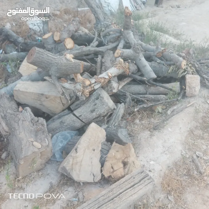 خشب وحطب زيتون  للبيع تقريبا 3طن للبيع
