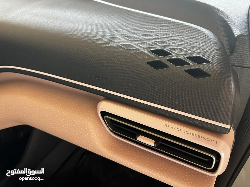 بي واي دي سيجل لون بيج موديل 2023 بحال الوكالة ممشى قليل 305 كيلو بالشحنة