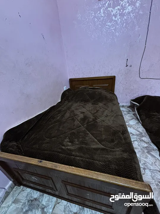 جلاية وتخت مفرد ونص وميكرويف وطقم كنب وخزانة وتخت بناتي طابقين للبيع