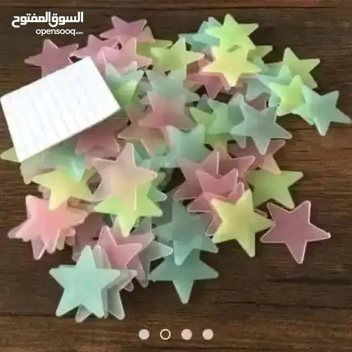 نجوم فسفوريه تضيء في الظلام