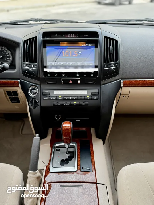 تويوتا لاند كروزر (GXR 2015 (V8 وارد صيانة الشركة ( طلب خاص 60th) مالك واحد بحالة الوكالة