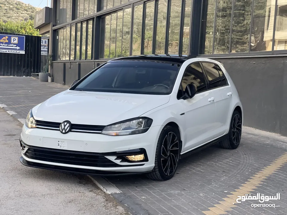 فولكس فاجن جلف MK7.5 2018 فل الفل بحالة الشركة