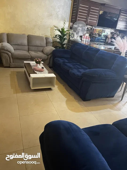 كنبايات بحاله جيدة للبيع
