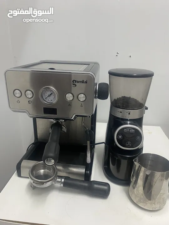 مكينة قهوه مع المطحنة