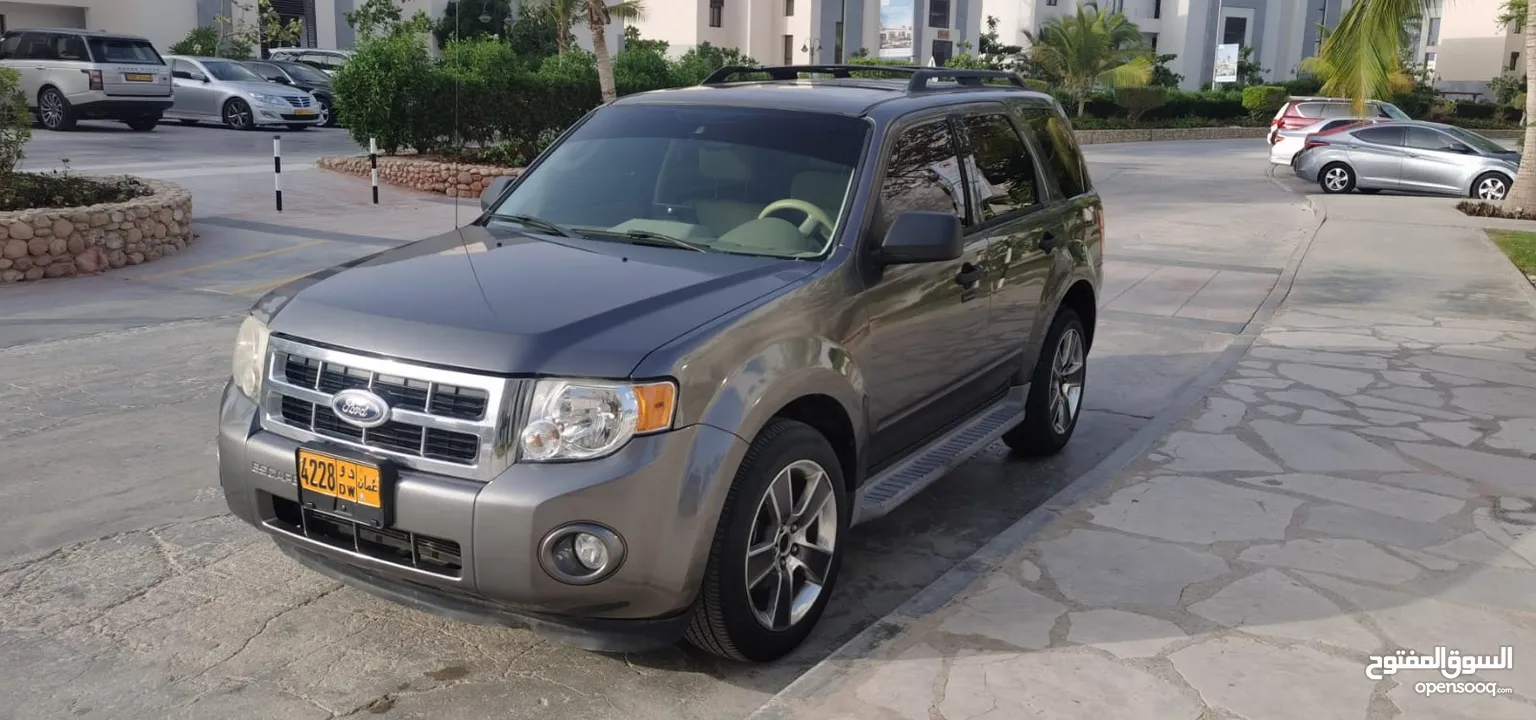 FORD ESCAPE 2011, CLEAN AND GOOD CONDITION