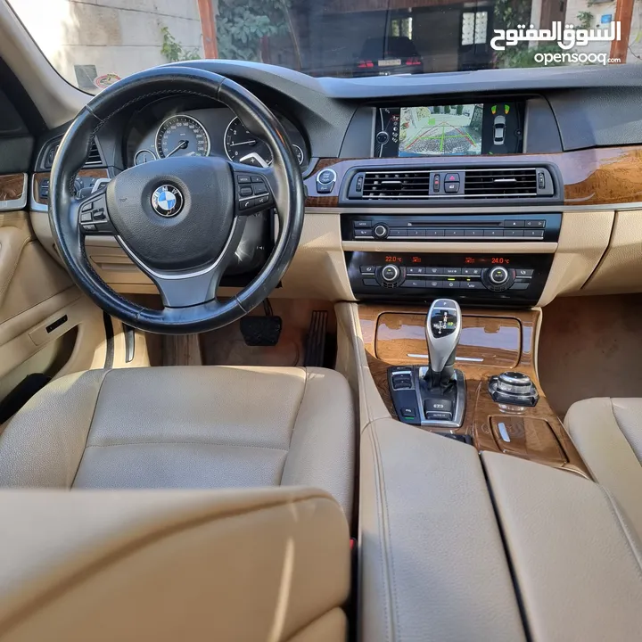 BMW 528i  2012.