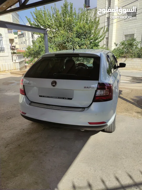 سكودا رابيد جير عادي