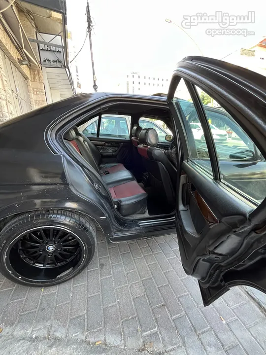 E34 BMW   اسود 6 سلندر