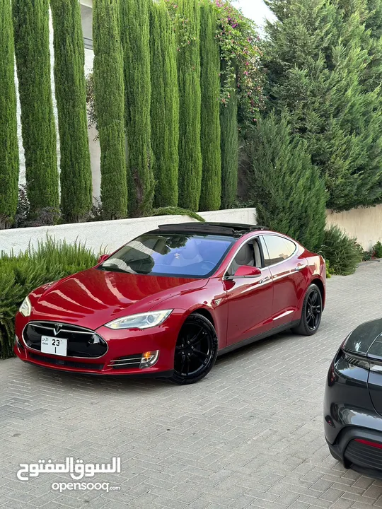 Tesla Model S85