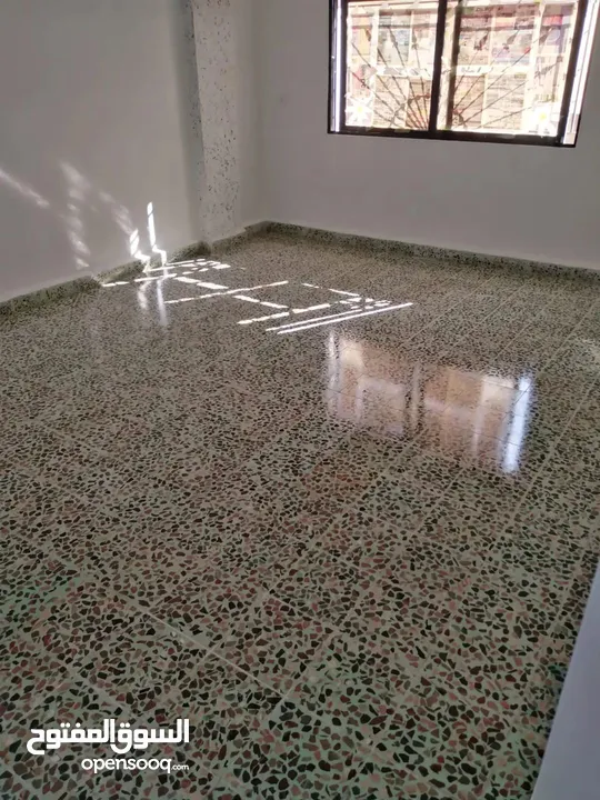 جلي جميع انواع البلاط والرخام والجرانيت والسيراميك والمزايكو والبازلت