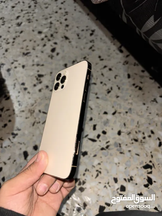 آيفون 12 برو