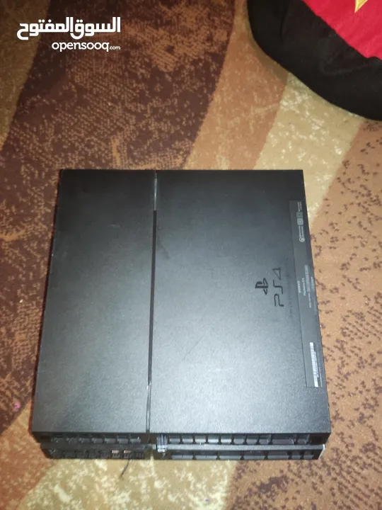 بلايستيشن 4 مستعمل لاكن صفر خدوش و بيجي معاه جمييع ملحقاته