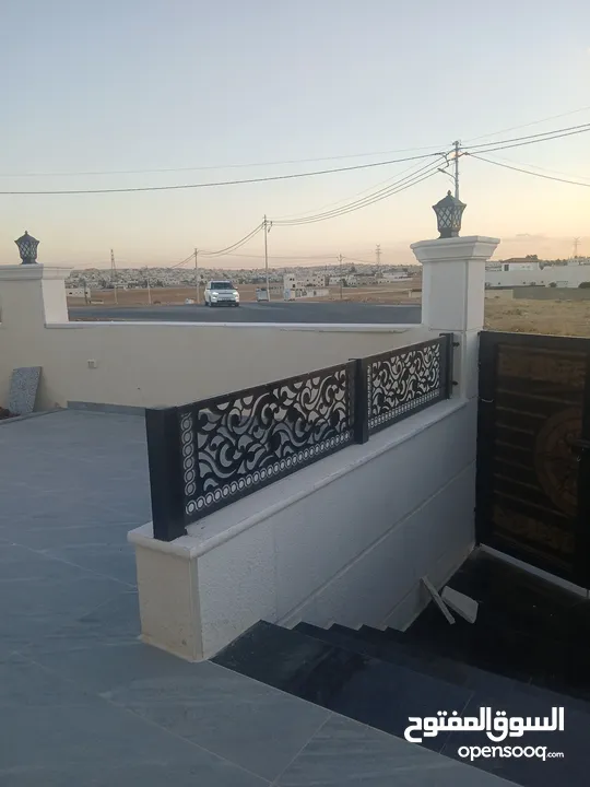 قطع اراضي المستنده الطبقه والمستنده موقع مميز لقطه 27500 يوجد فيلا بالبيضاء الأرض 500 البناء 240 متر