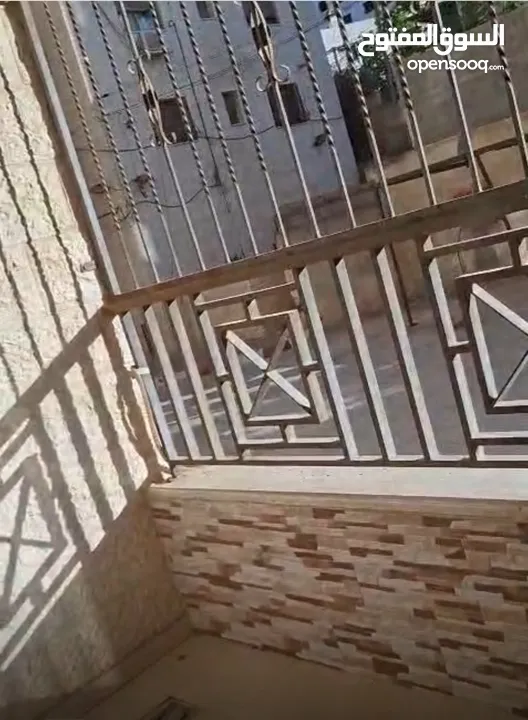 شقه شبه ارضي مفروشه للبيع مرتبه مشمسه باسكان البيدر راقي قريبه جدا عالمدارس والسوبرماركت والجامع