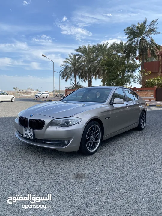 للبيع BMW 528 موديل 2013 شرط الفحص بحالة ممتازة