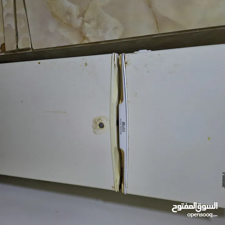 ثلاجة ومجموعة اغراض مبيوع ، انباعن