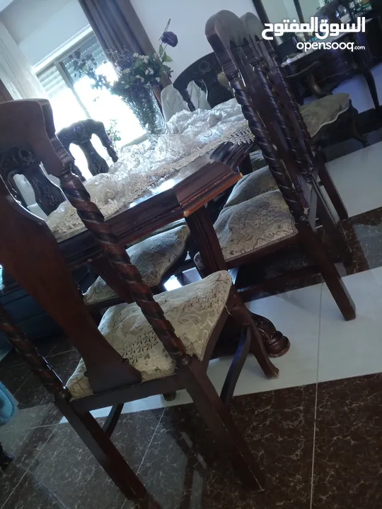 طاولة سفرا للبيع وطقم كنب تفصيل مستعمل بحالة الجديد