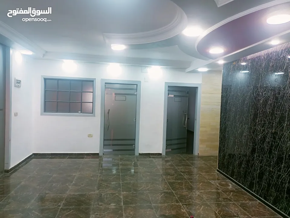 معرض و مكاتب تجارية للايجار