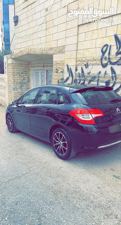 سيارة شبابيك مرتبة