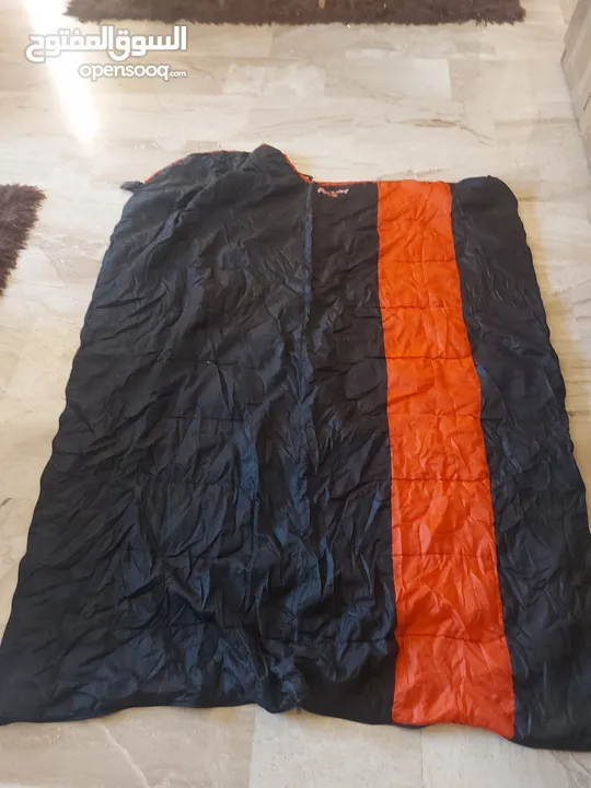 للتخيبم sleeping bag وارد اميركا مستعمل بحالة ممتازة ماركة ARMY NAVY قياس 75سم×180سم+30سم مع شنتة